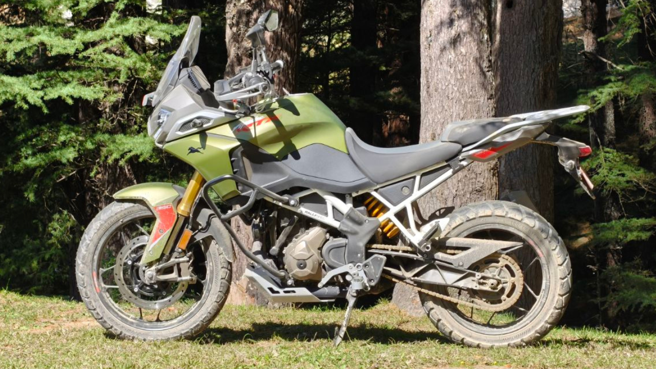 The Apache RTX is built around a completely new steel trellis frame, paired with a 41mm upside-down front fork and a rear monoshock