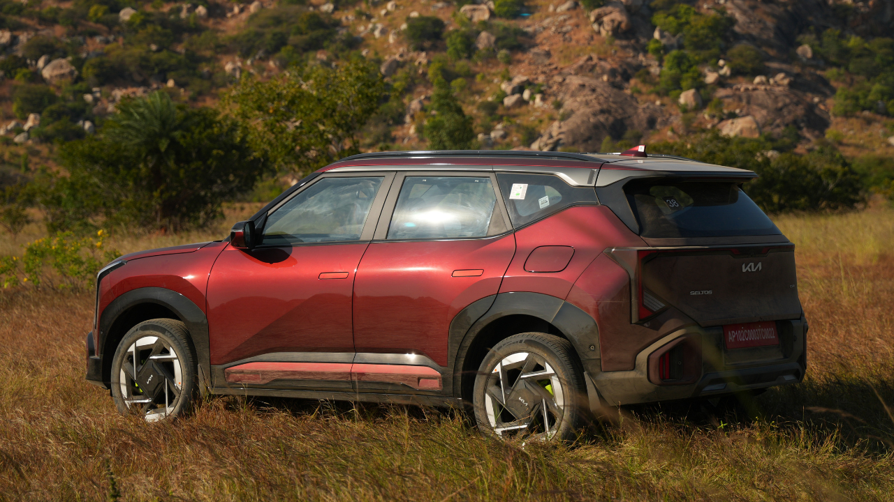 It’s also wider than its predecessor, and ground clearance has gone up to 200mm