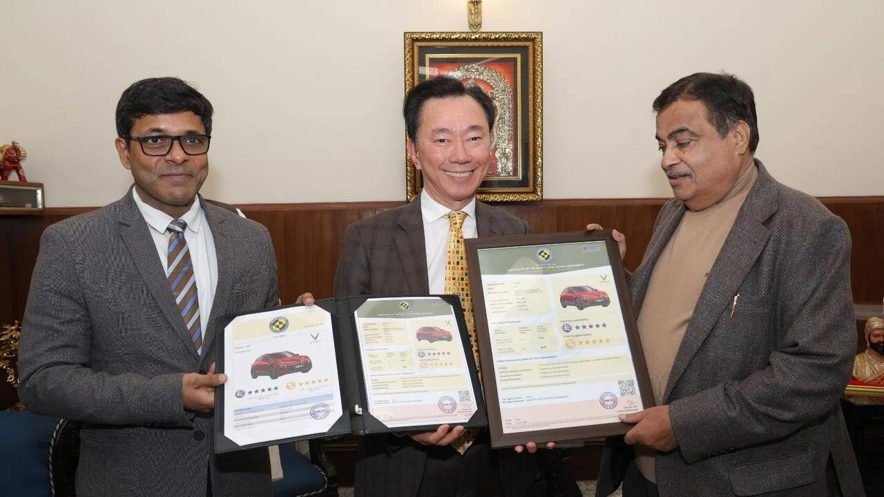 VinFast VF 6 receives 5-star Bharat NCAP certification from Shri Nitin Gadkari.