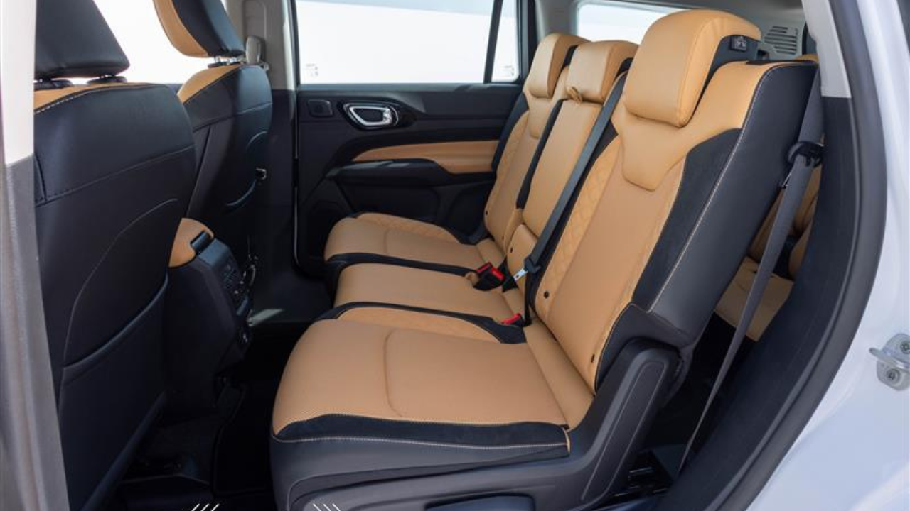 Manual sliding second row seats