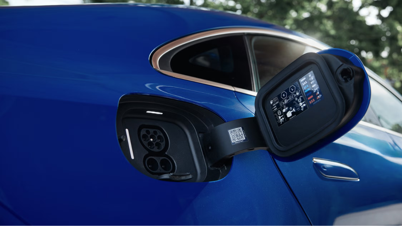 The new CLA supports DC fast charging at speeds of up to 320 kW.