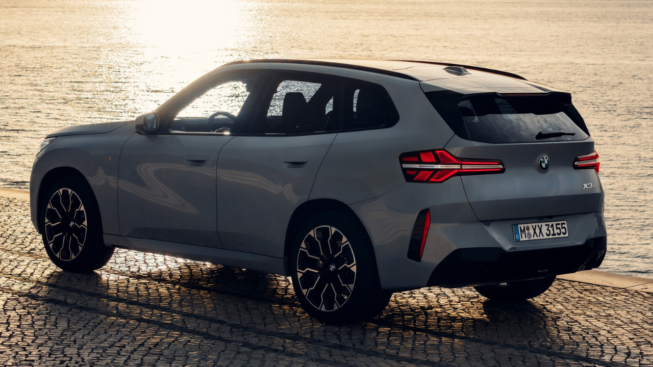 At the rear, it features a split L-shaped LED tail-lamps, a gloss-black diffuser and a roof spoiler